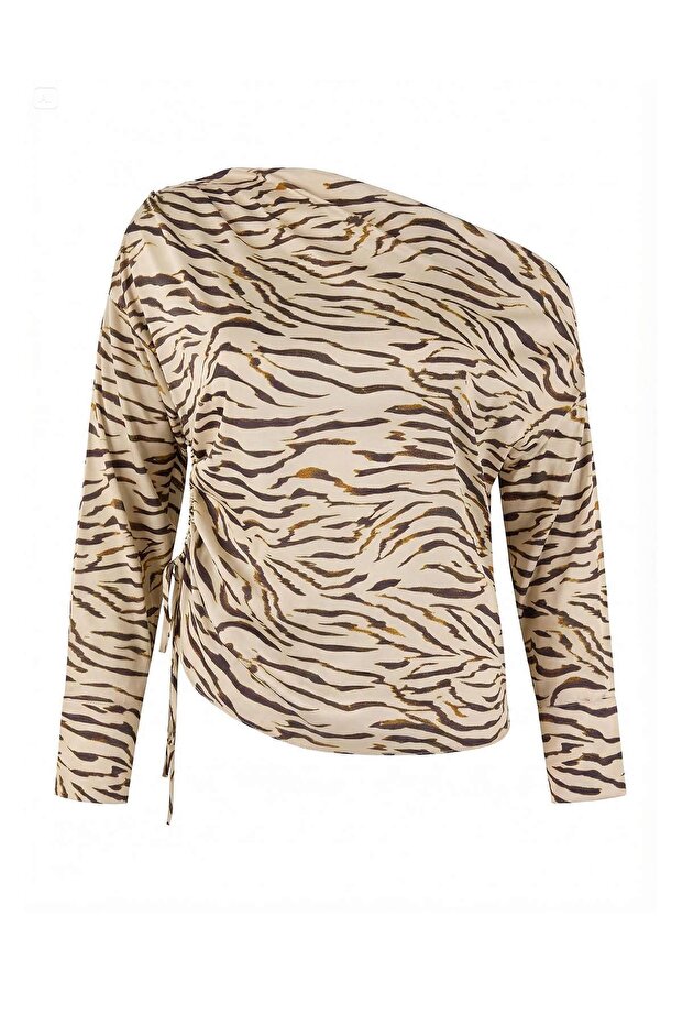Bej Saten Zebra Desenli Uzun Kol Dokuma Büyük Beden Bluz TBBSS26AF00019 - 5