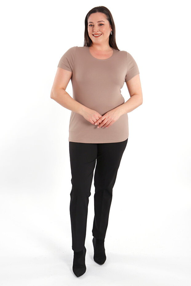 بلوزة تريند42بلس كبيرة الحجم بياقة دائرية وتصميم أساسي من فرو المنك - 3