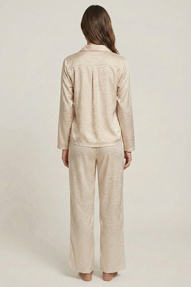 طقم بيجامة من الساتان المزخرف - 2