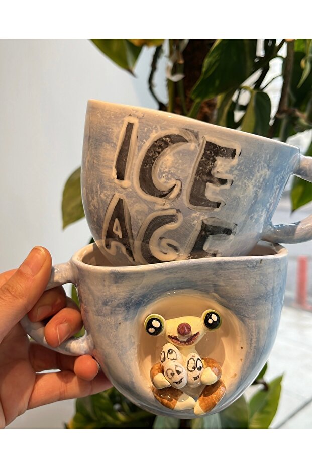 Buz Devri Oturan Sid Figürlü Seramik Kupa - 2