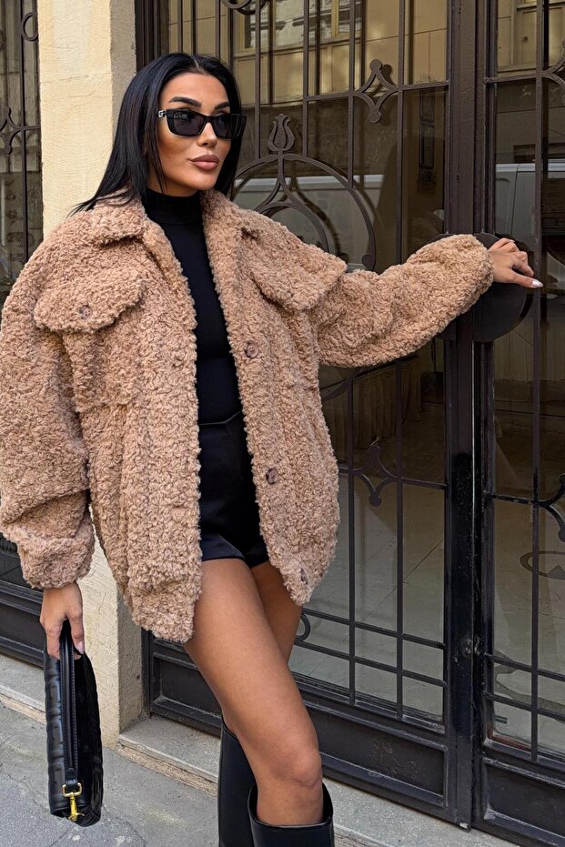 سترة أساسية من القطيفة ذات ياقة بيج مع جيب 7102 - 2