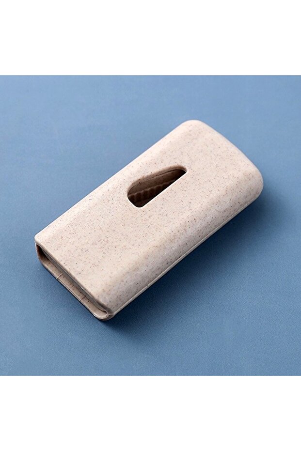 Medicine Cutting and Storage Device - 2