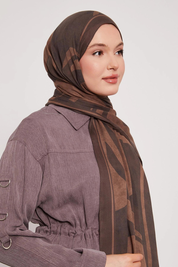 شال حريري منقوش - بني غامق - 1