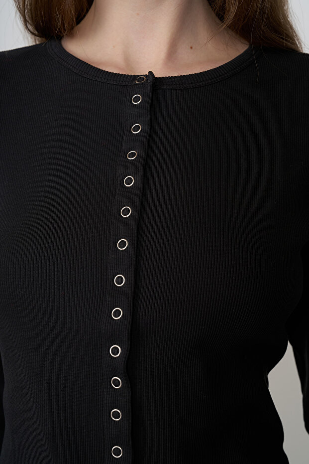 Çıt Çıt Detaylı Bluz - 3