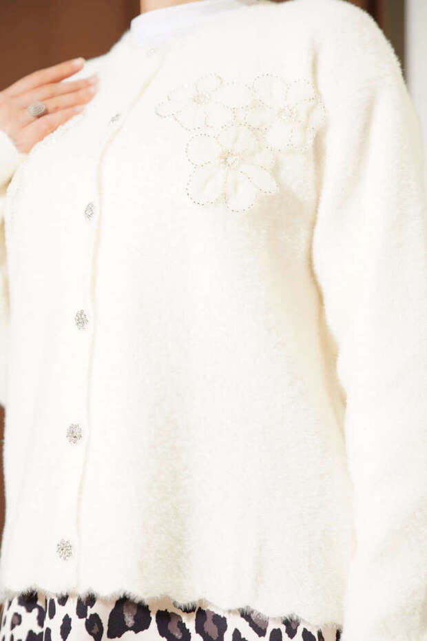 Bearded Cardigan with Floral Motif