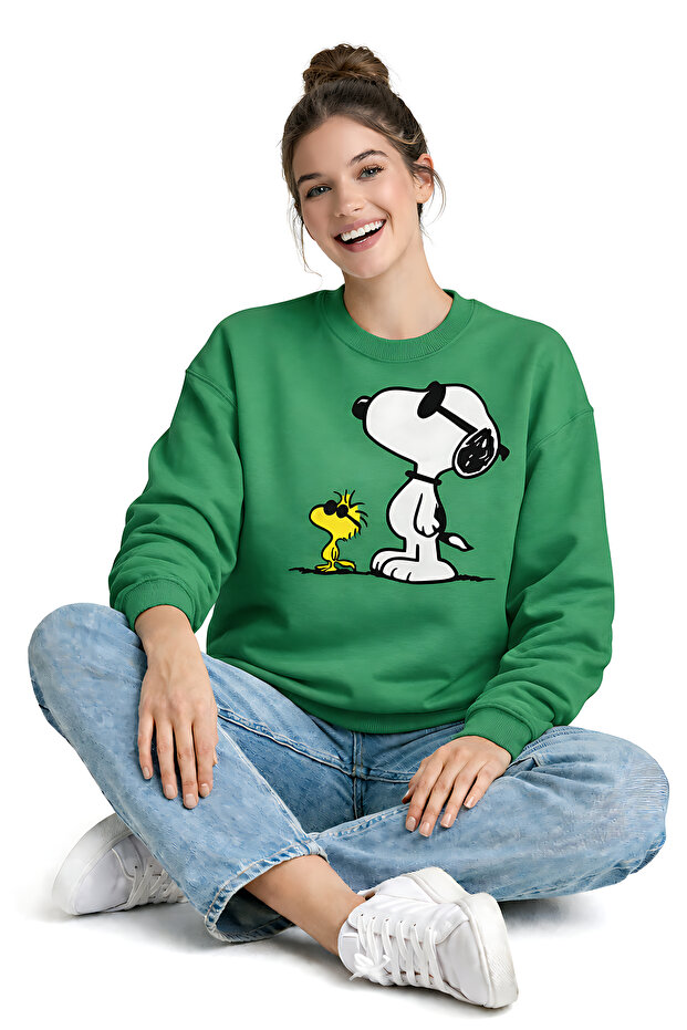 Snoopy and Woodstock Printed Relaxed Fit Fleece-Lined 3 Thread Crewneck Sweatshirt