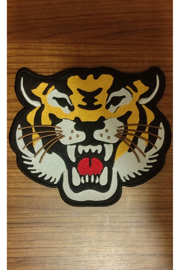 رقعة ظهر كبيرة الحجم على شكل نمر - 1