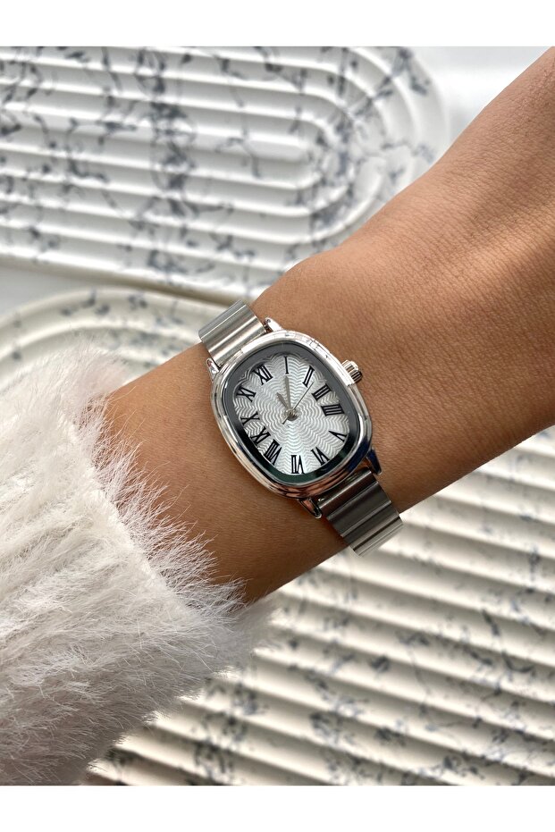ساعة يد نسائية فضية أساسية جريئة مع داخل أبيض - 1