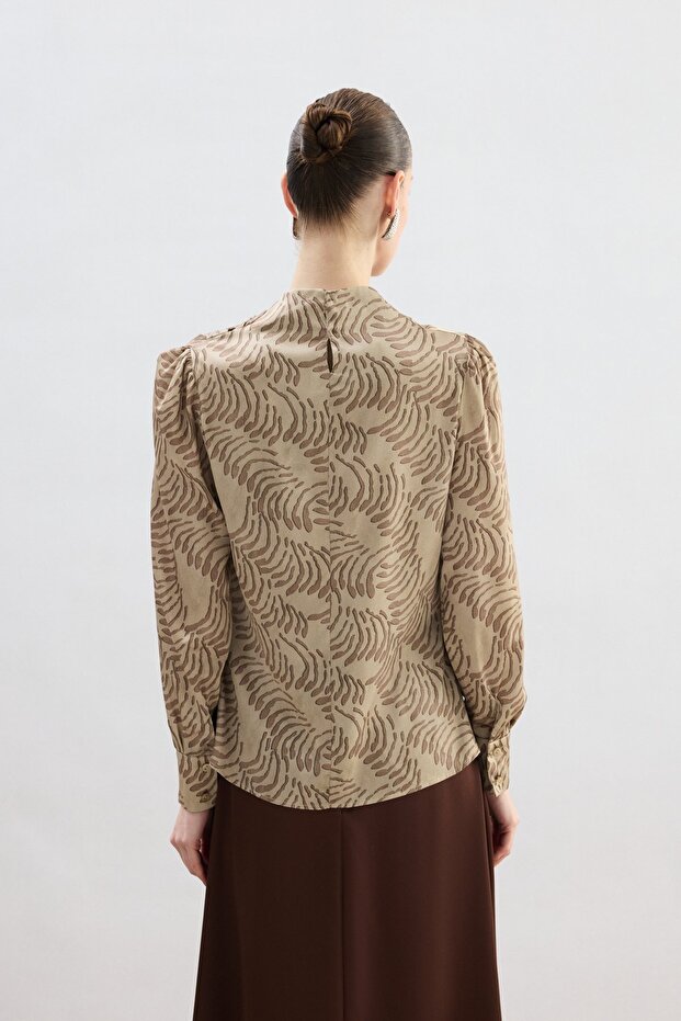 بلوزة منقوشة بتفاصيل متدلية - لون المنك - 8