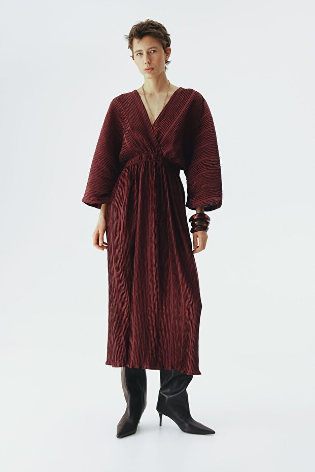 V Yakalı Krinkle Elbise - 5