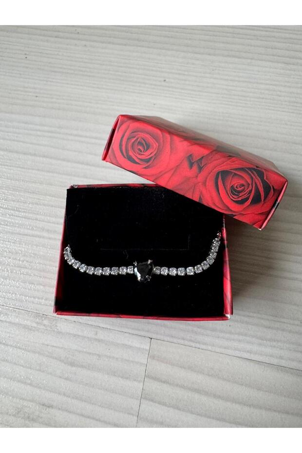 Heart Solitaire Detailed Inlaid Zircon Stone Bracelet