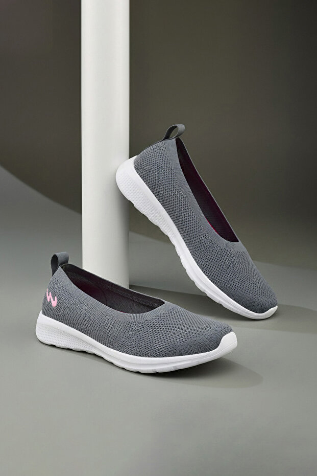 Women's Slip On Walking Shoes - Lightweight, Elegant Design for Minimal Look