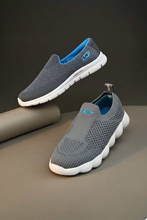 Women's Slip On Shoes - Lightweight, Timeless for Everyday Walk