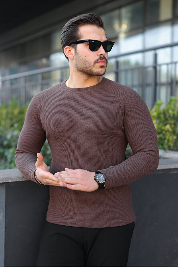 سترة رجالية من Trend Basic قصة ضيقة ذات ياقة دائرية باللون البني - 1