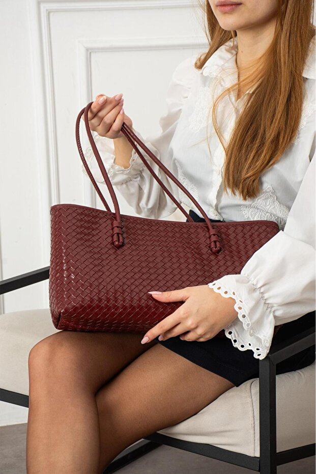 Stylish Quality Women's Hand and Shoulder Bag with Knitted Pattern