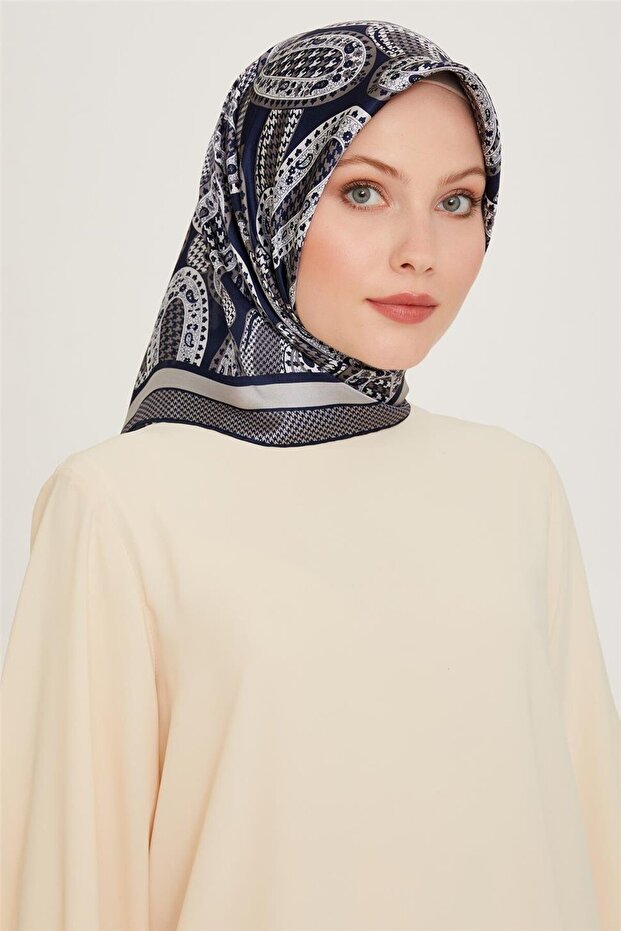 Tivil وشاح حريري 9208-83 نمط مختلط أزرق داكن