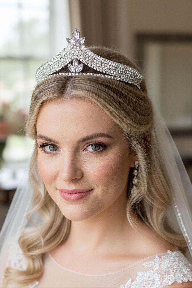 Zircon Stone Bride/Henna/Engagement/Promise Design Crown