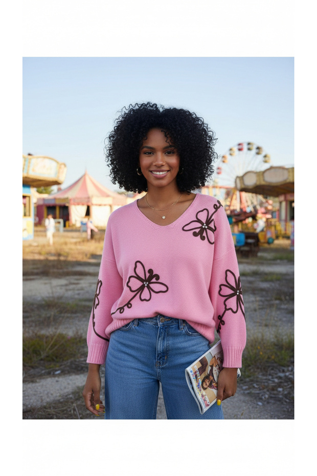 Patterned v-neck knit sweater - 1