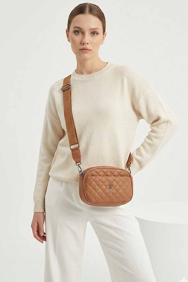 Women's Quilted Crossbody Bag (Width 25 cm X Length 17 cm X Depth 6 cm)