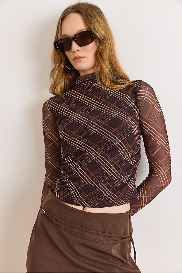 Women's Brown Plaid Lined Mock Neck Blouse Blz-19003197