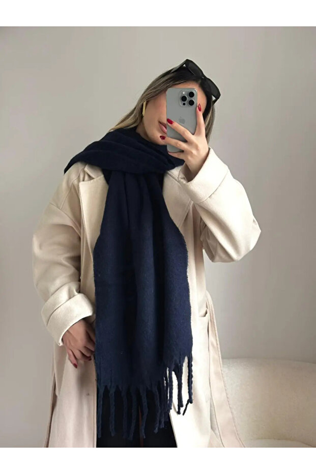 وشاح Pinterest ذو ملمس ناعم باللون الأزرق الداكن