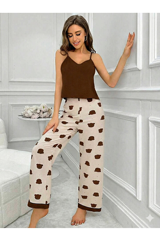 طقم بيجامة نسائية بحمالات رفيعة ونقشات - 3