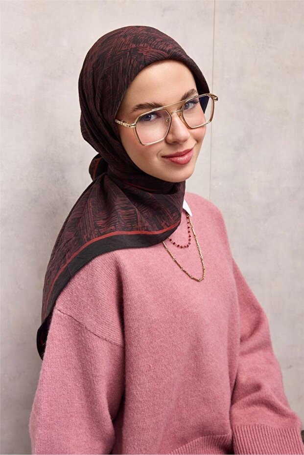 وشاح فيسكوز فيلورا بنمط متاهة بلون السلمون مع تصميم أنيق 90x90