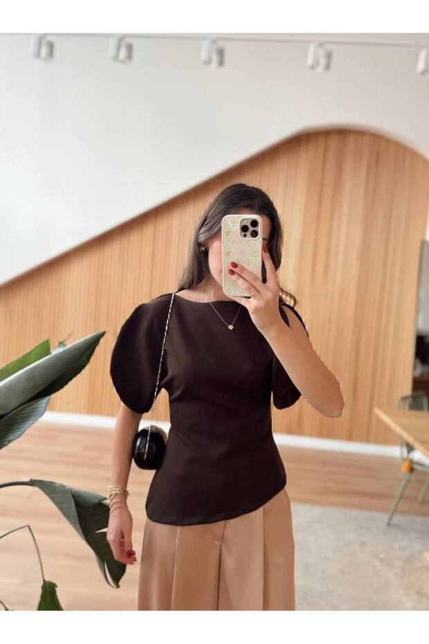 Elegant Asymmetrical Blouse with Balloon Sleeve Detail