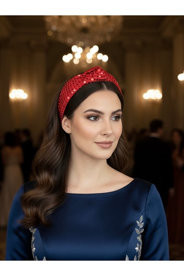 Kırmızı Pullu Puantiyeli Tasarım Taç - 3