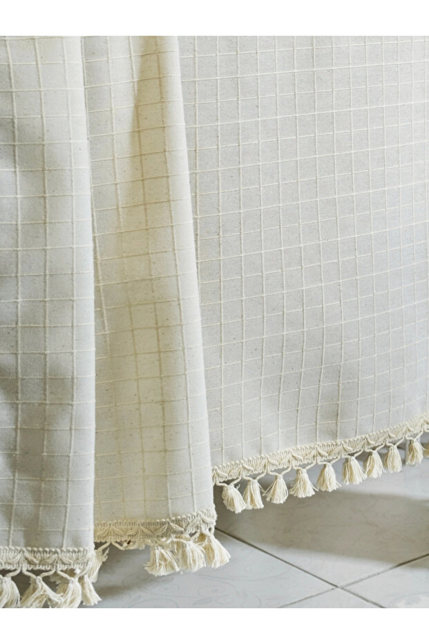 PATTERNED Cream Pompom Tablecloth - 5