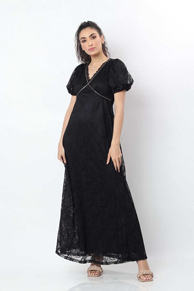 فستان ماكسي أسود منقوش بأكمام منفوخة