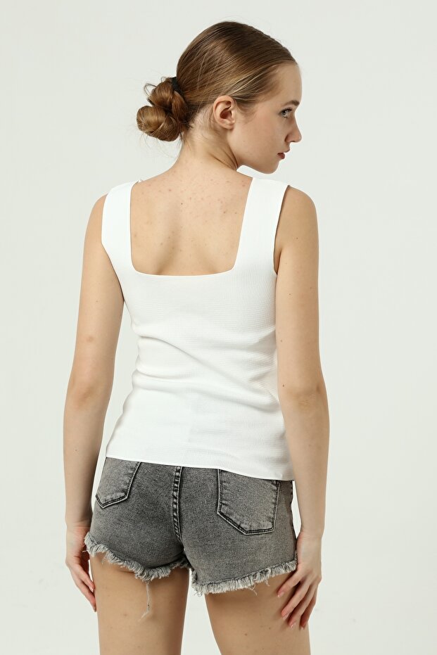 بلوزة ذات رقبة مربعة وأشرطة سميكة - 6