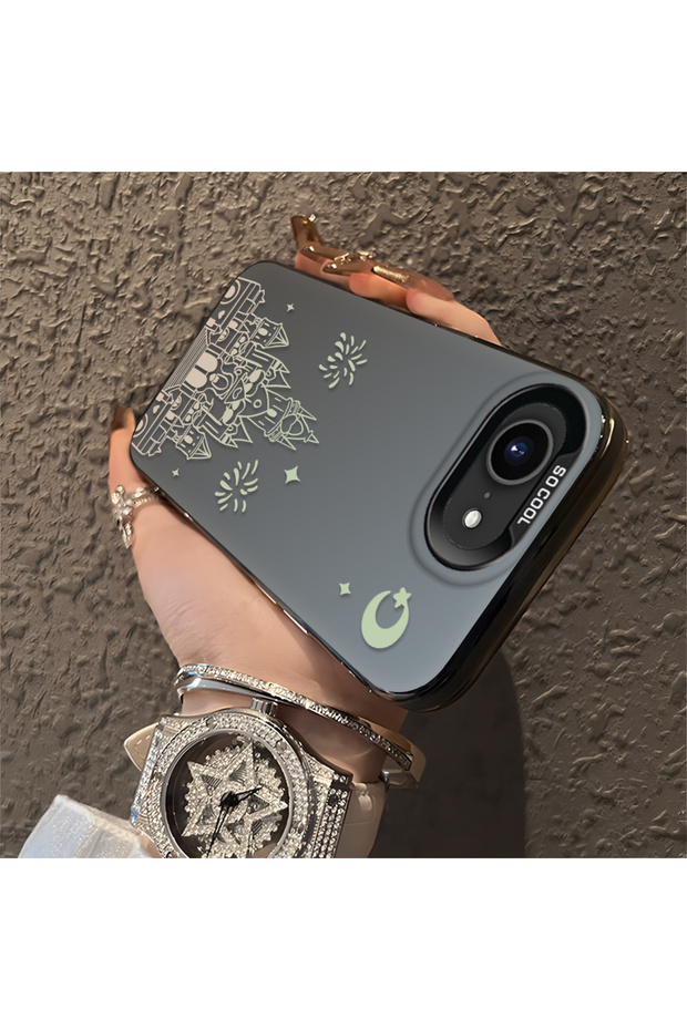 غطاء حماية متوافق مع آيفون 16e، مصنوع من السيليكون مع حافة صلبة وظهر مضاد للسقوط بنمط قلعة - 3