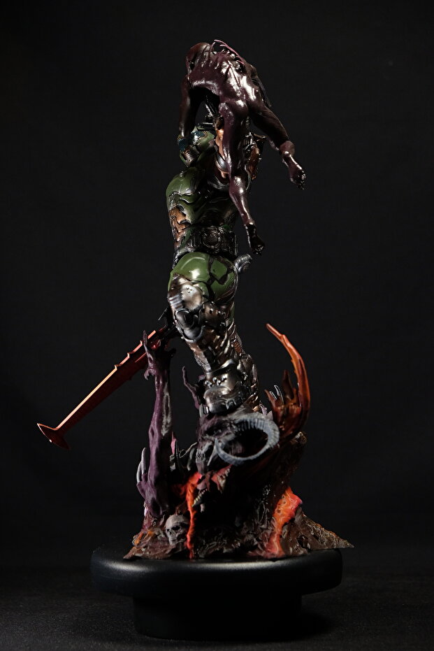 Doom Slayer 1:9 Figür - 4
