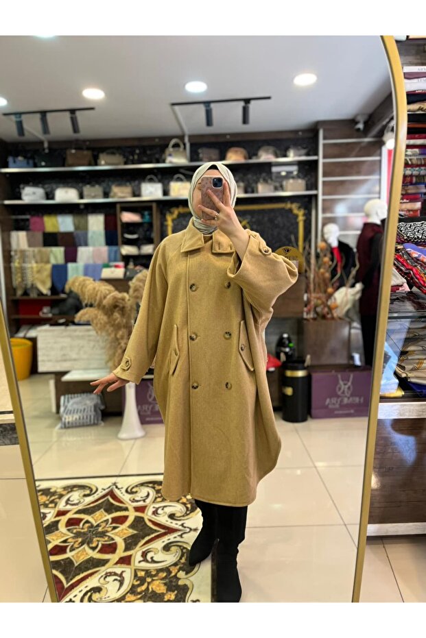 معطف بانشو بأزرار