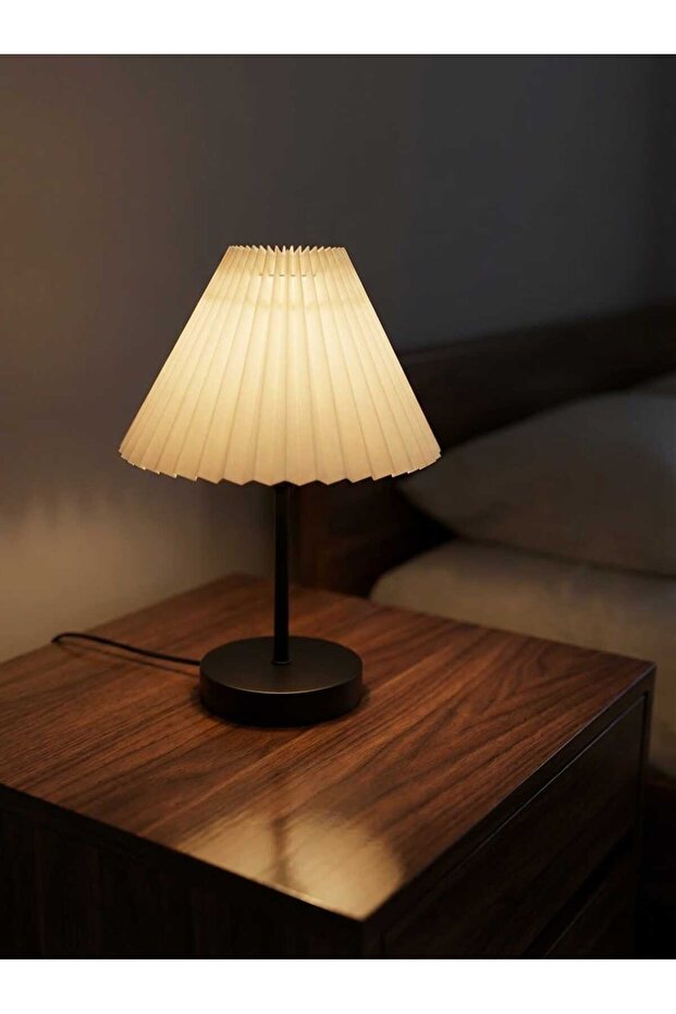 Minimal Pliseli Masa Lambası - 1