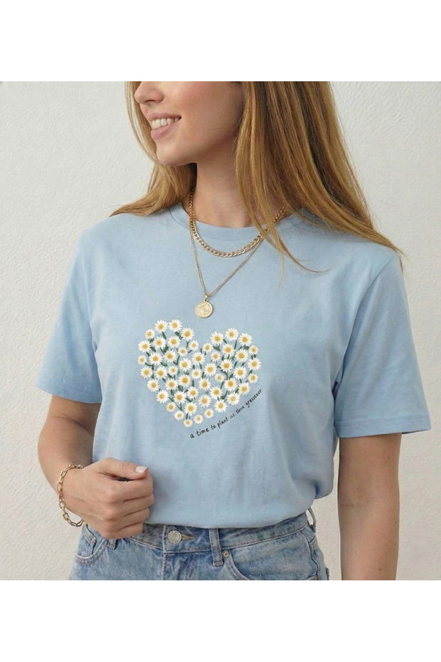 Women's Heart Daisy Printed Crew Neck T-Shirt