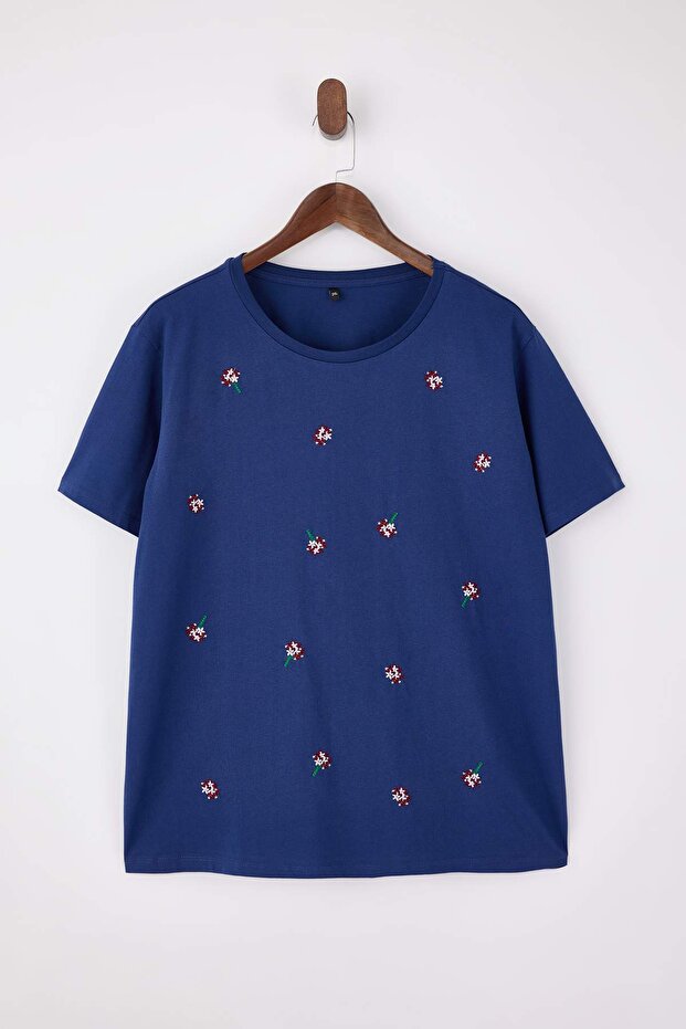 Indigo Relaxed Çiçek Nakış Detaylı %100 Pamuk Örme Büyük Beden T-shirt TBBSS24BF00029 - 5