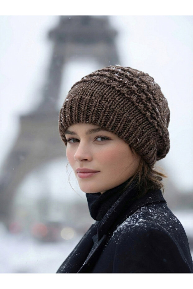 قبعة بيريه للنساء محبوكة بتصميم رسام