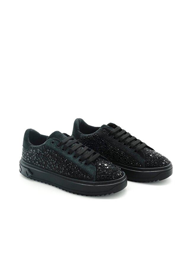 حذاء رياضي مرصع بالحجر باللون الأسود - 6