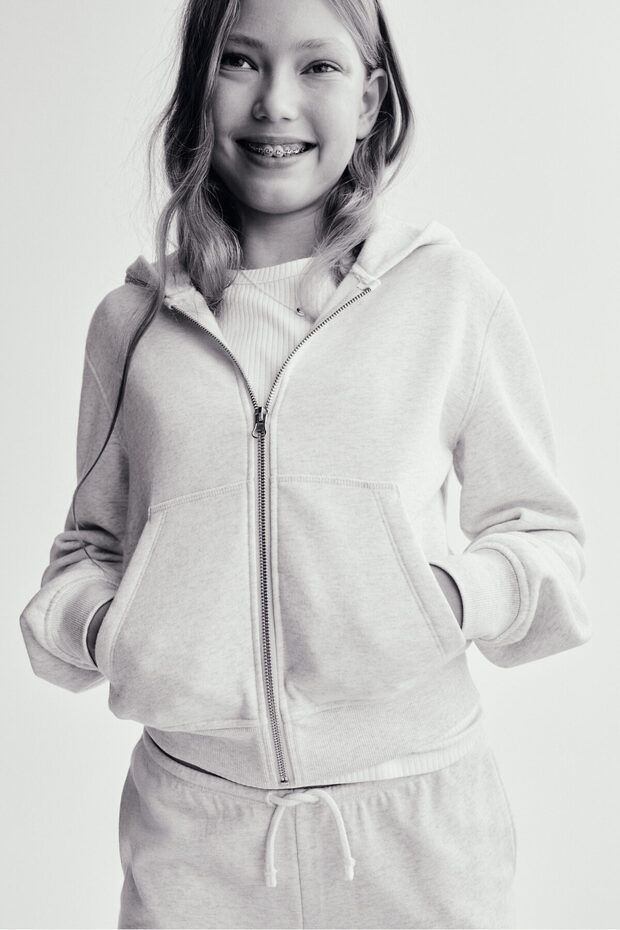 Kapüşonlu ve Fermuarlı Üst - 2