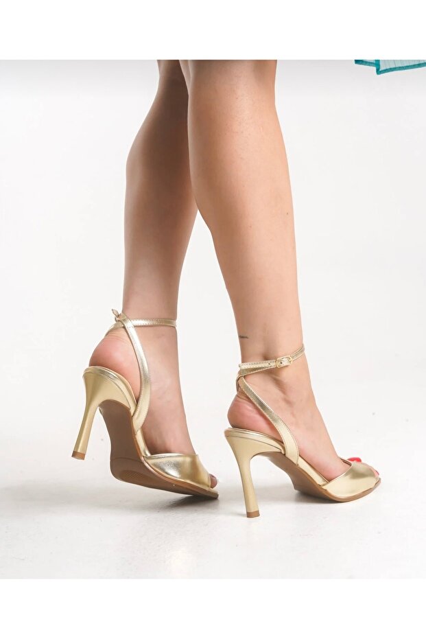 Tocuri elegante cu toc auriu - 4