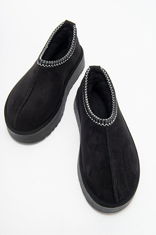 حذاء قصير ذو نعل عالٍ باللون الأسود - 5