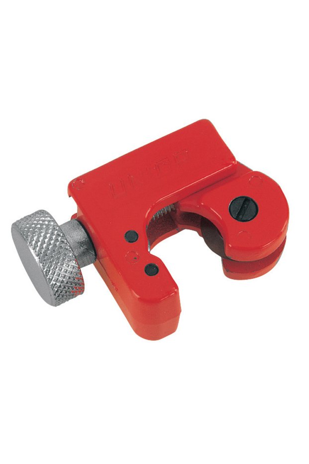 358/6 Pipe cutting device