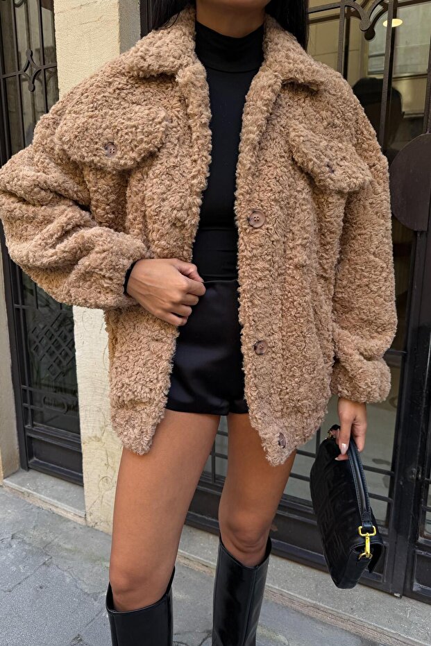 سترة أساسية من القطيفة ذات ياقة بيج مع جيب 7102 - 7