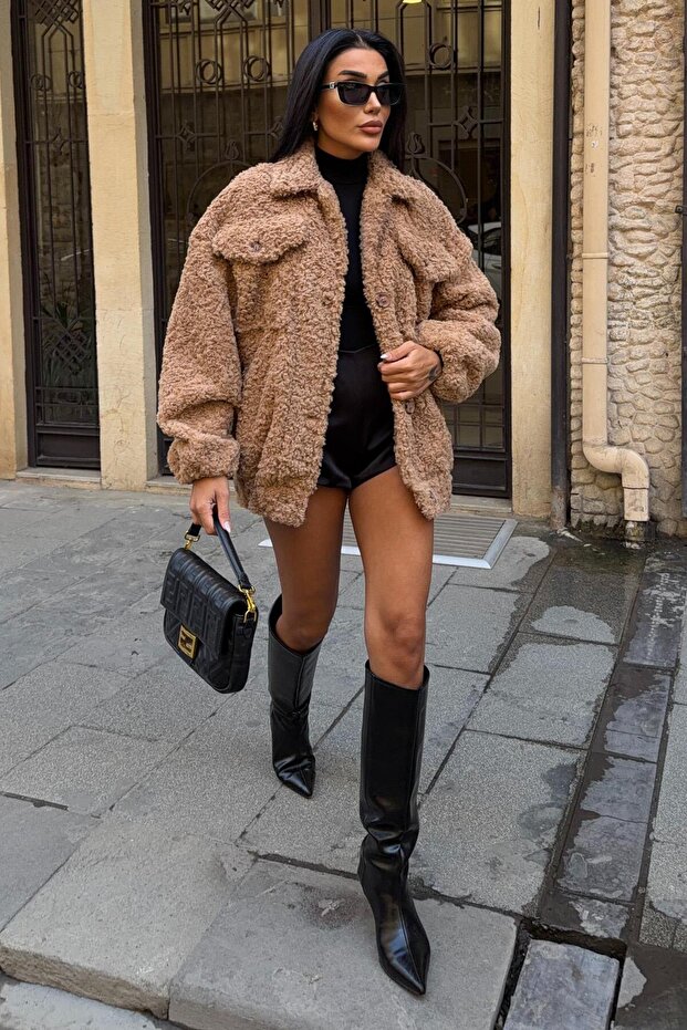 سترة أساسية من القطيفة ذات ياقة بيج مع جيب 7102 - 3