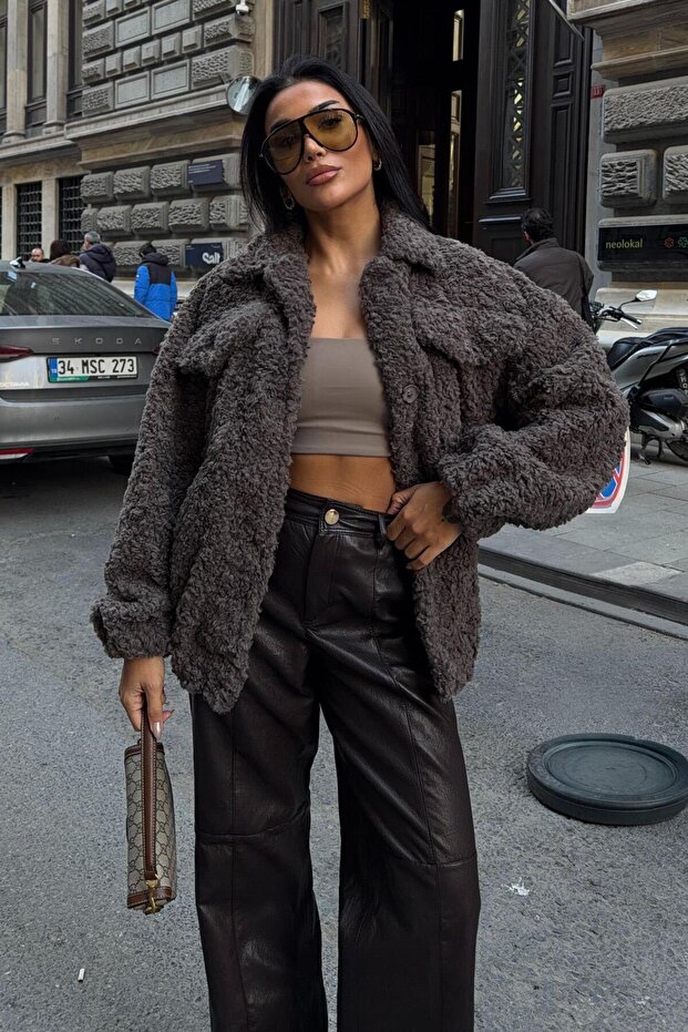 سترة أساسية من القطيفة باللون الرمادي مع جيب على الياقة 7102 - 4