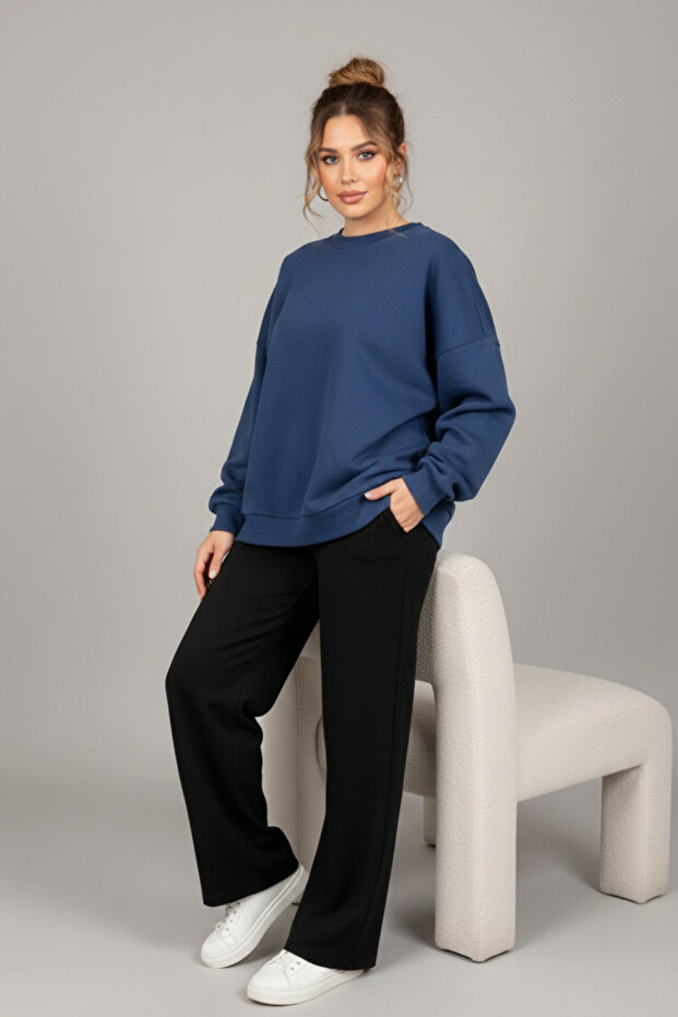 Women's Wide Fit Crew Neck Basic Plain Sweatshirt - 1