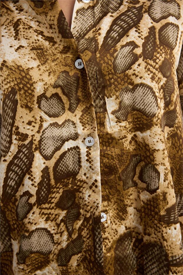 قميص بنقشة بايثون - 4