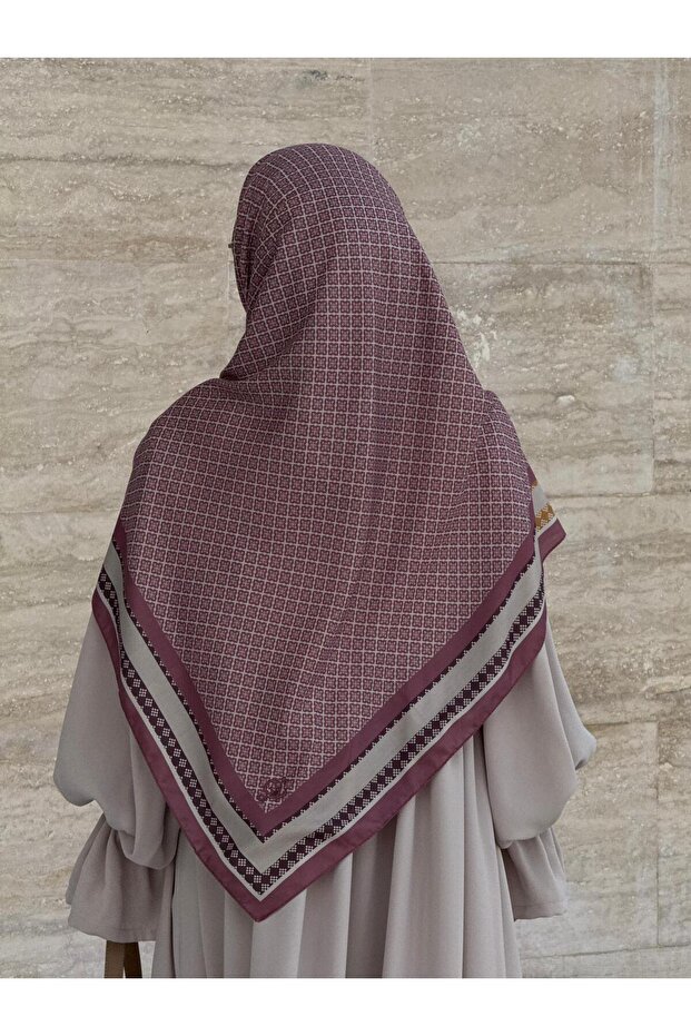 وشاح بتصميم مونوغرام كبير الحجم - وردي باهت - 2